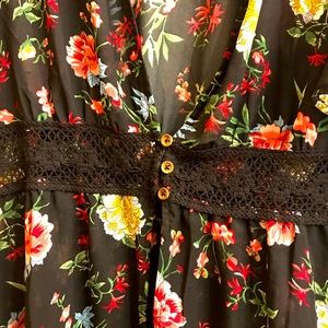 NWOT Long floral kimono🌺